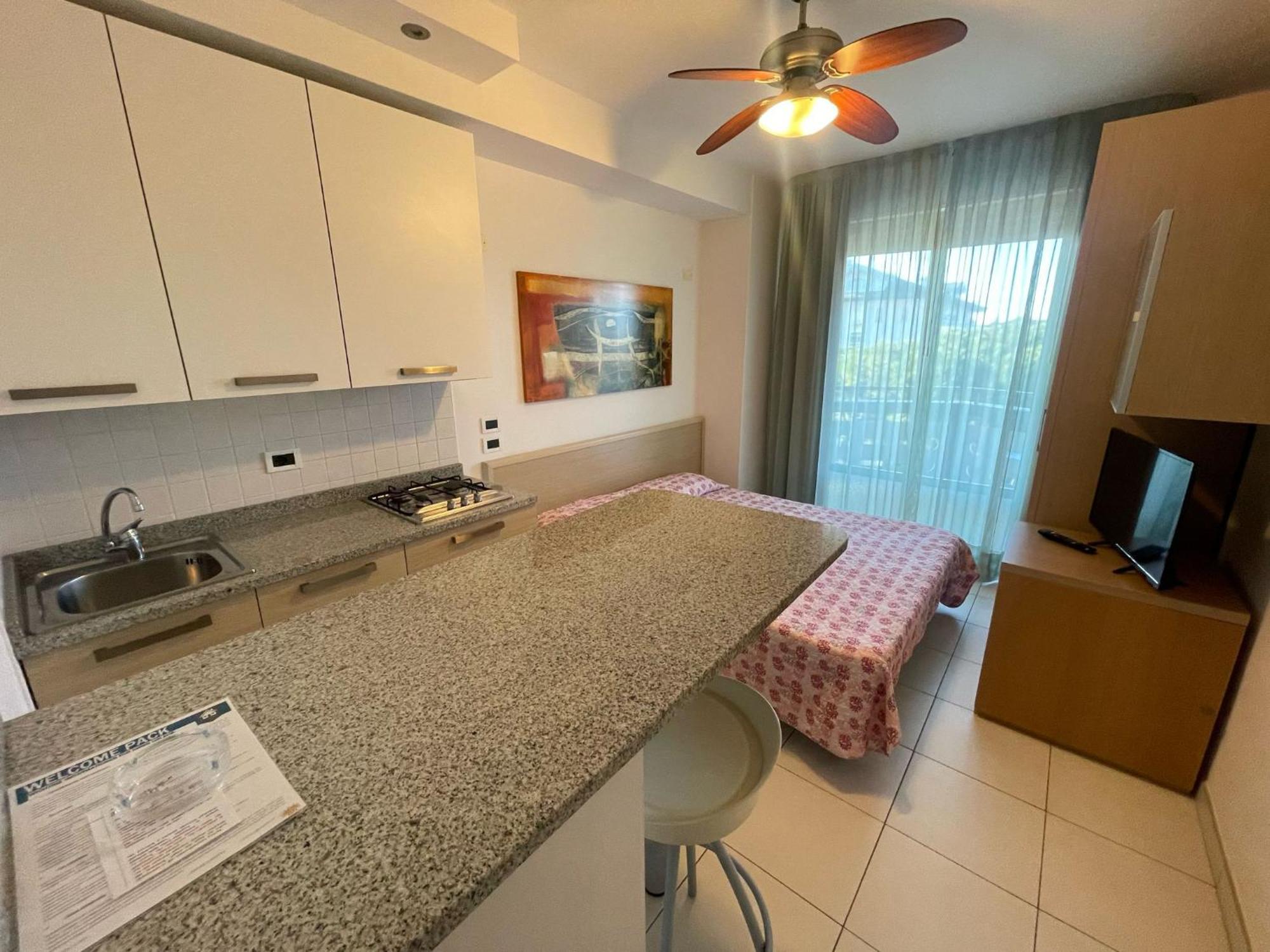 Residence Zenith Каорле Екстериор снимка