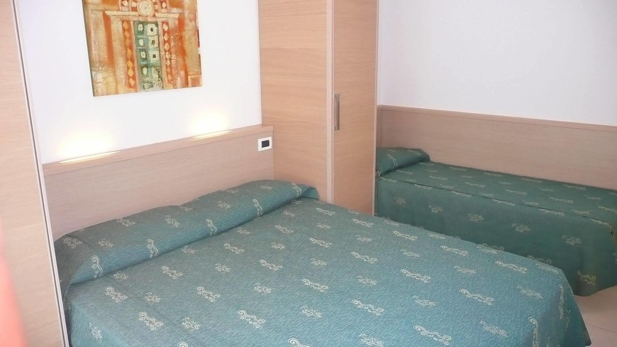 Residence Zenith Каорле Екстериор снимка