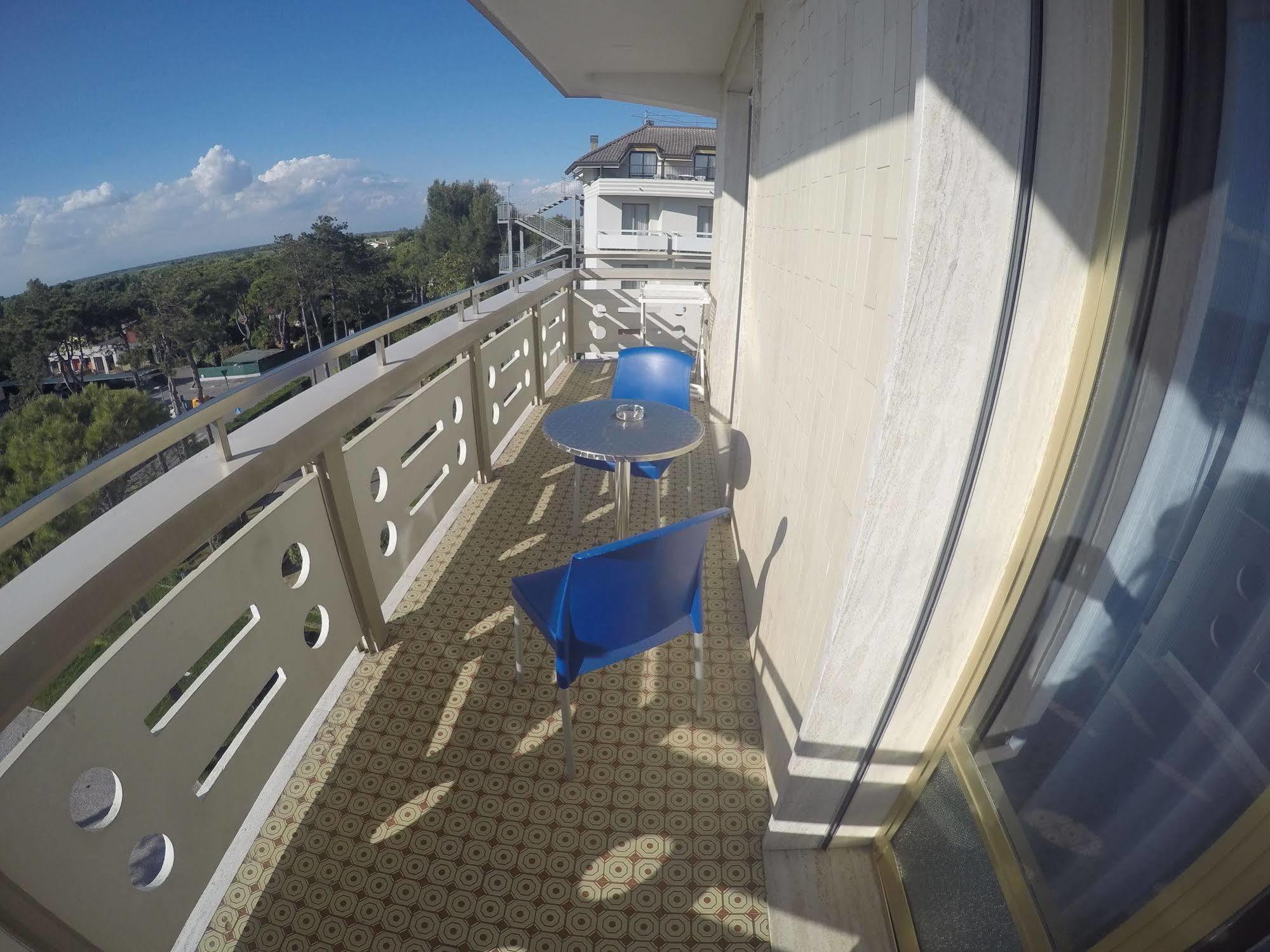 Residence Zenith Каорле Екстериор снимка